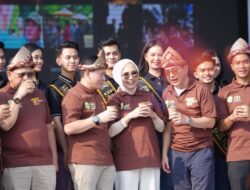 Ketua DPRD Provinsi Sumatera Selatan, Hadiri Kegiatan Pencatatan Rekor MURI Minum Kopi di Pinggir Sungai Serentak dengan Peserta Terbanyak di Benteng Kuto Besak Palembang